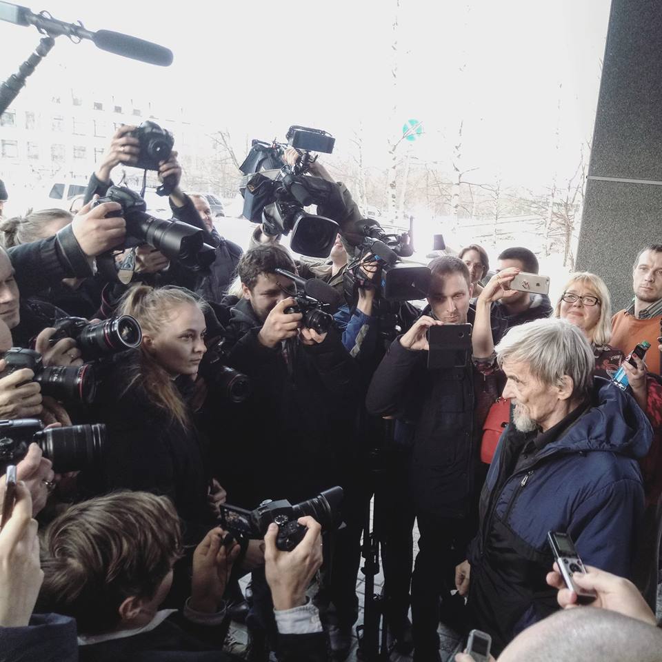 Dmitriev faces media after acquittal (April 2018)